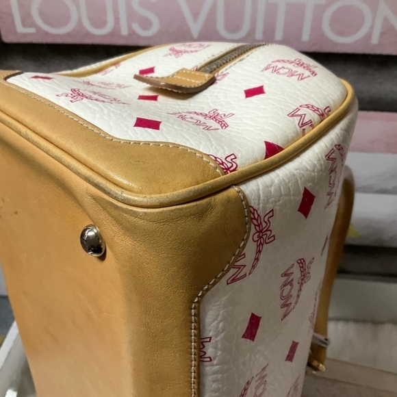 MCM Women's Boston Bag With COA & Dust bag Pristine Condition - Picture 3 of 10